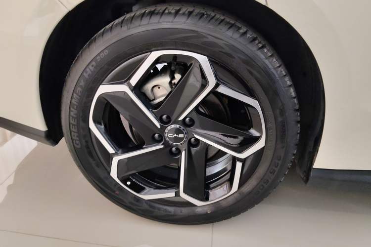 Used BYD Seal 06 New Energy 2024 DM-i 120KM Flagship Model Right Rear Wheel Hub