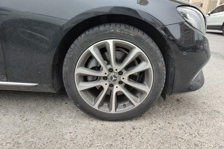 Used Mercedes-Benz E-Class 2019 E 200 L 4MATIC Right Front Wheel Hub