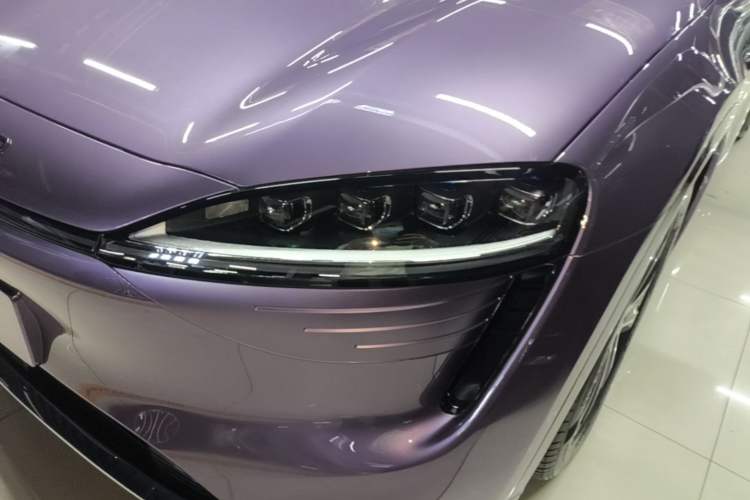 Used Hima Luxeed R7 2025 Range-Extended Version 251 km Max Left Front Headlight