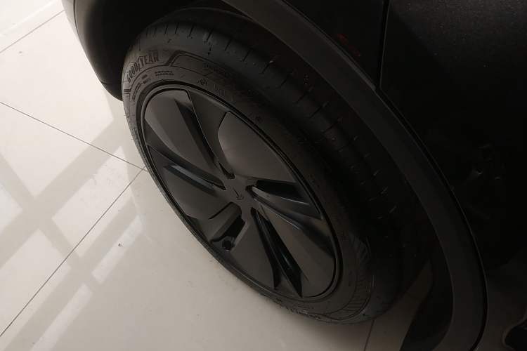 Used Tesla Model Y 2025 Rear-Wheel-Drive Version