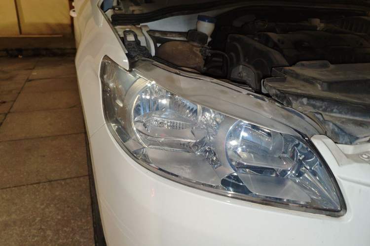 Used Peugeot 301 2014 1.6L Automatic Comfort Edition Right Front Headlight