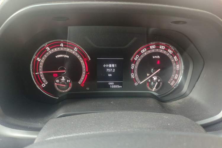 Used SAIC MAXUS T60 2017 2.4L Gasoline Manual Two-Wheel Drive High-Ride Elite Standard Van