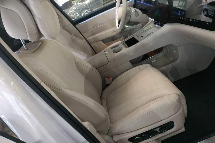 Used Hima AITO M8 2025 Extended-Range Ultra Version 53.4 kWh 6-Seater Edition Right Front Seat