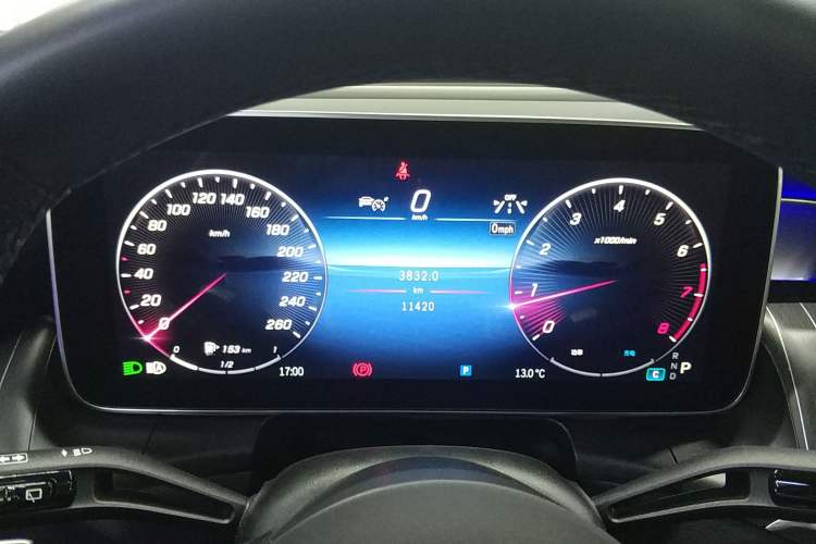 Used Mercedes-Benz GLC 2023 Facelifted GLC 300 L 4MATIC Luxury Version 5 Seats