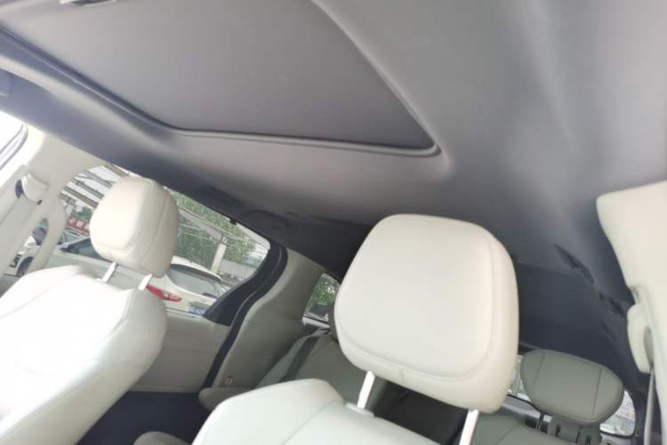 Used Toyota SIENNA 2024 2.5L Hybrid Luxury Edition Headliner