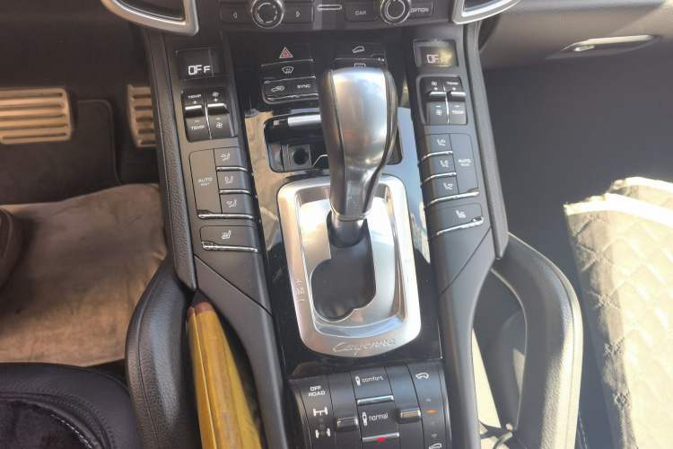 Used Porsche Cayenne 2014 Cayenne Platinum Edition 3.0T Gear Lever