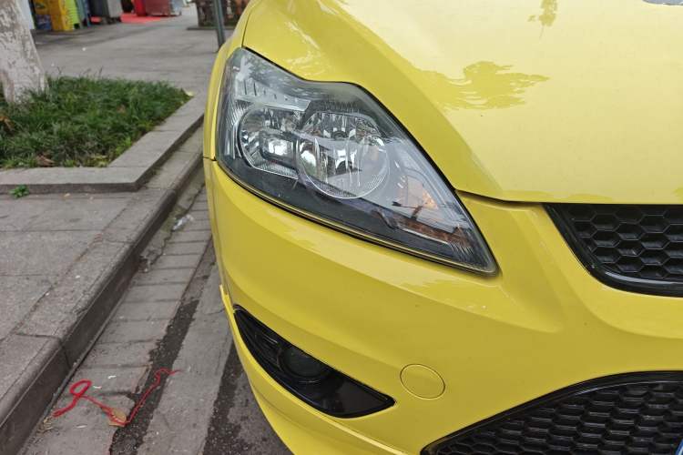 Used Ford Focus 2013 Hatchback Classic 1.8L Automatic Fashion Edition Right Front Headlight