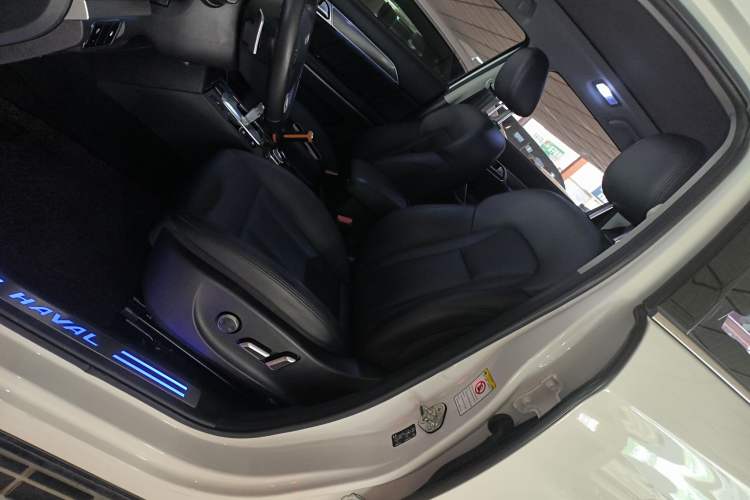 Used Haval H6 Coupe 2017 Red Label 2.0T Automatic Two-Wheel Drive Prestige Model