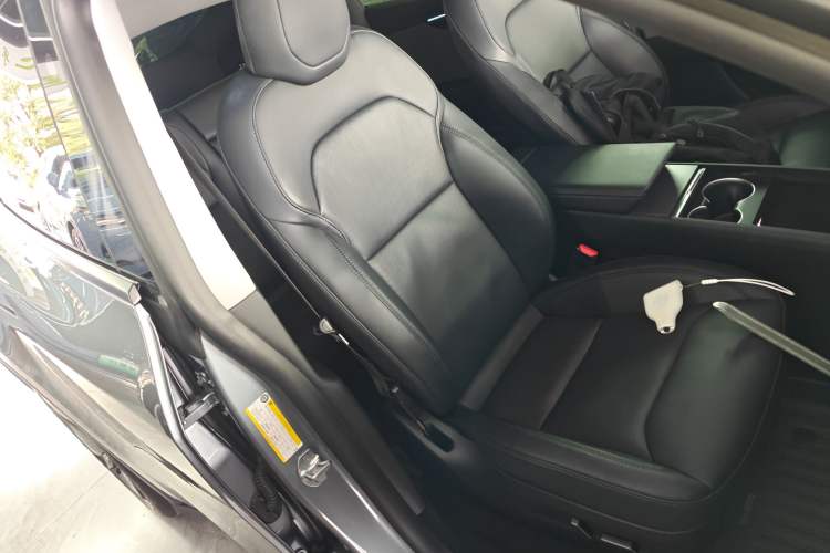 Used Tesla Model Y 2025 Rear-Wheel-Drive Version Right Front Seat