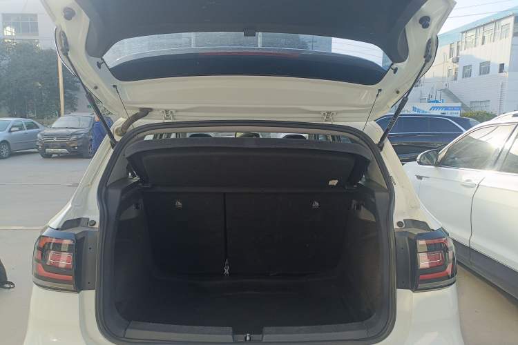 Used Volkswagen Tacqua 2021 200TSI DSG JoyConnect Edition