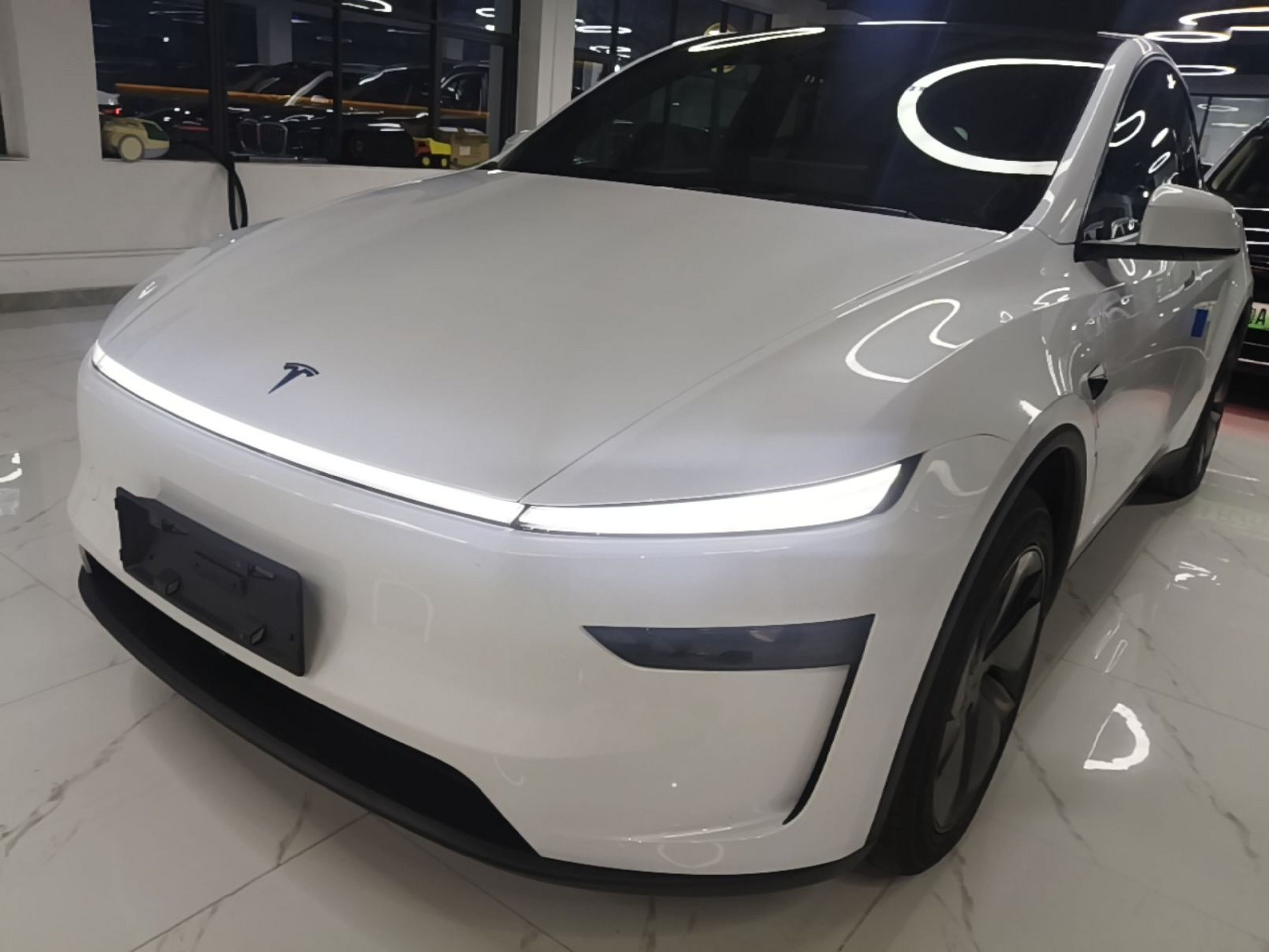 Unter der Vorderseite des Autos