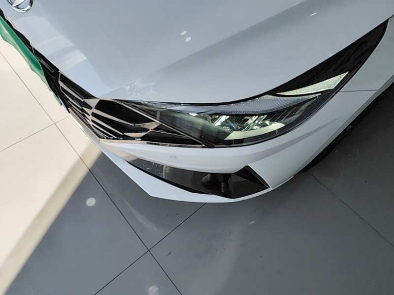 Used Hyundai Elantra 2022 1.5L CVT LUX Prestige Edition — 23