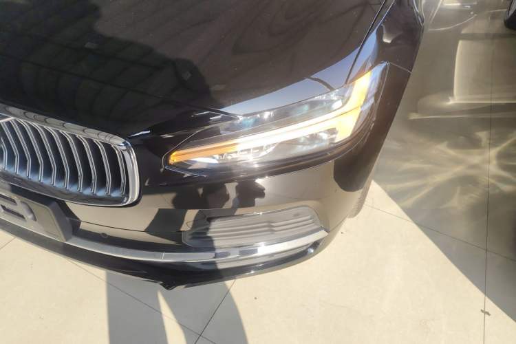 Used Volvo S90 New Energy 2025 Plug-in Hybrid Four-Wheel Drive Long-Range Zhiyi Luxury Edition Left Front Headlight