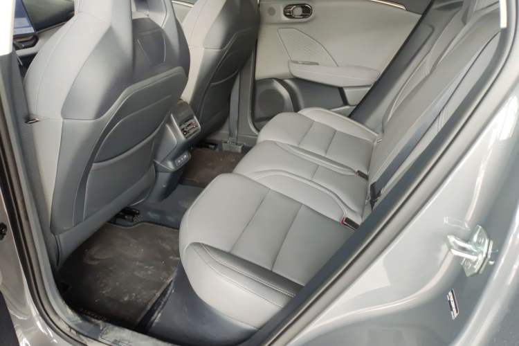 Used Lynk & Co 06 EM-P 2025 EM-P 126 Long-Range Max Left Rear Seat