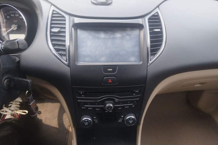 Used Bestune B50 2013 1.6L manual Comfort trim level Audio And AC Panel