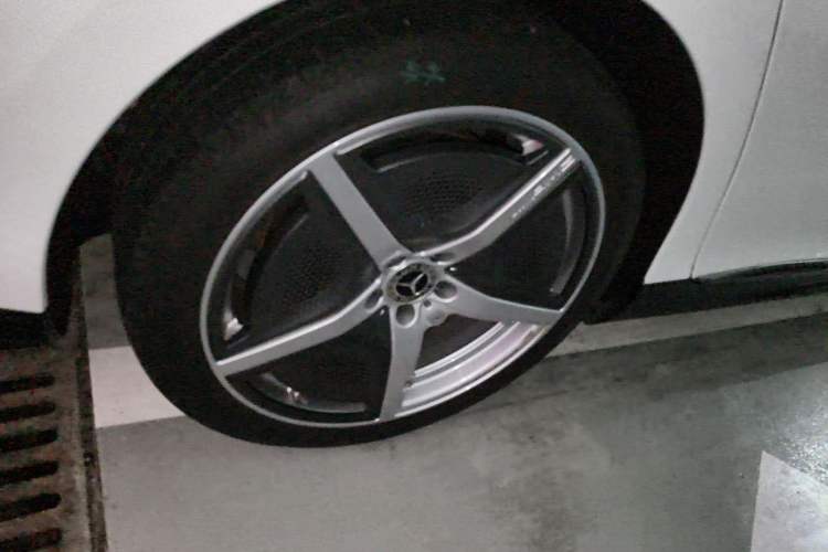 Used Mercedes-Benz EQE 2022 350 First Edition Special Version Right Rear Wheel Hub