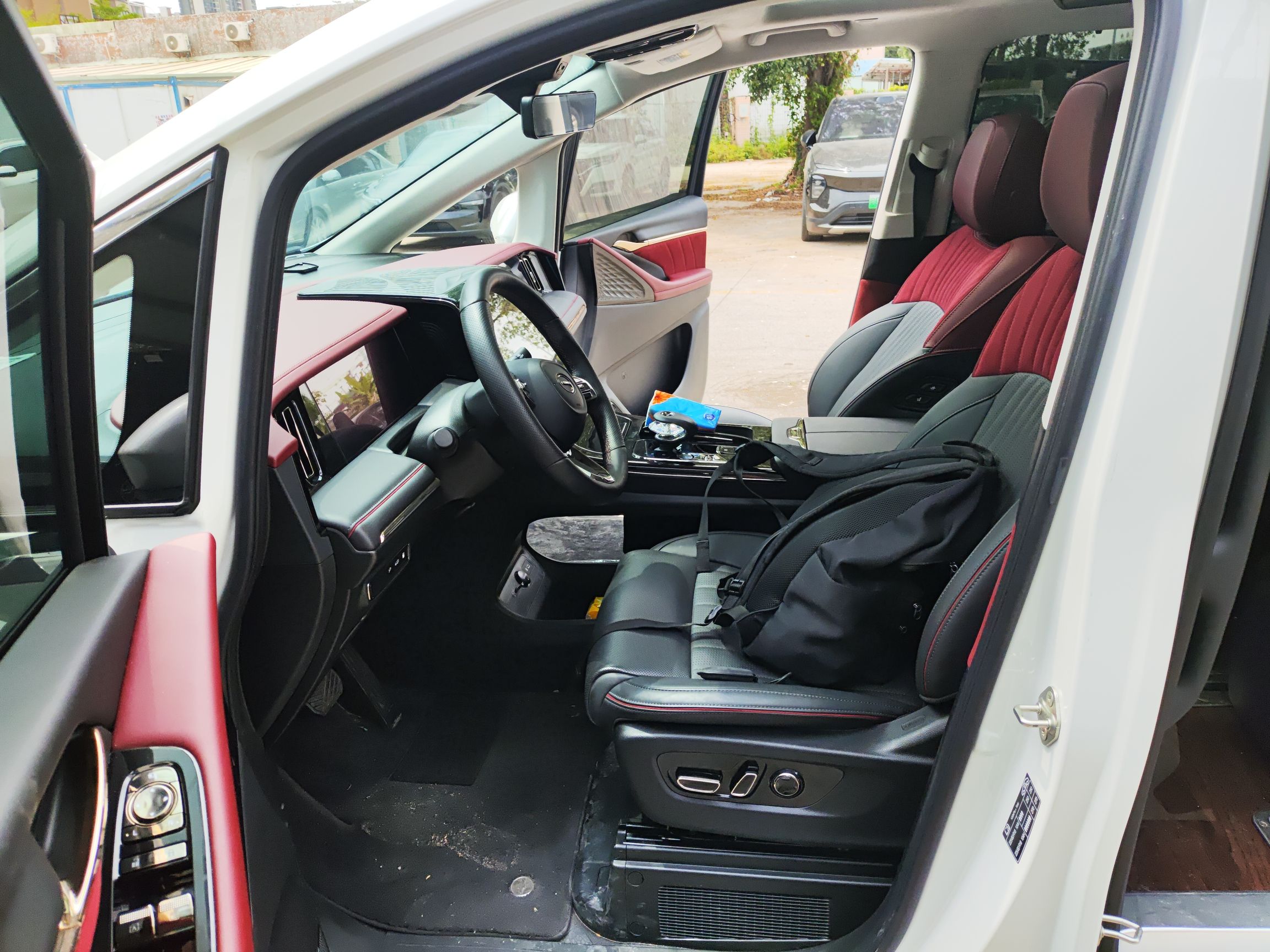 Переднее сиденье в автомобиле