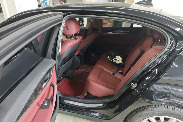 Used BMW 5 Series 2022 Second Facelift 525Li Luxury Package Left Rear Seat