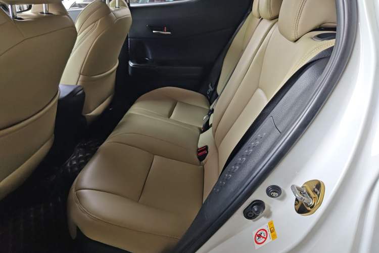 Used Toyota C-HR 2018 2.0L Leading Edition China V-standard Left Rear Seat