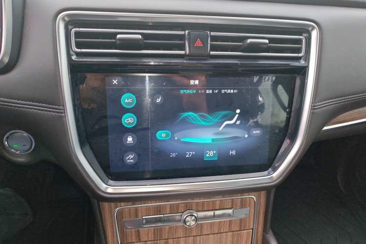 Used Roewe RX8 2018 30T Smart Connectivity Two-Wheel Drive Flagship Edition