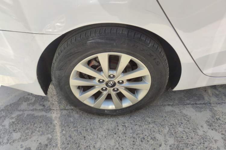 Used Hyundai Mistra 2014 1.8L Automatic Smart GLS Right Rear Wheel Hub