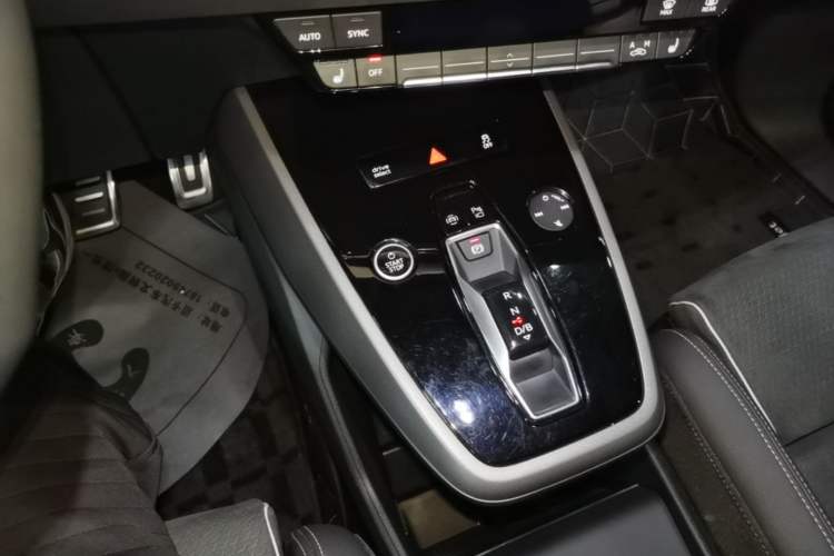 Used Audi Q5 e-tron 2023 40 e-tron Starry Edition Mecha Kit Gear Lever