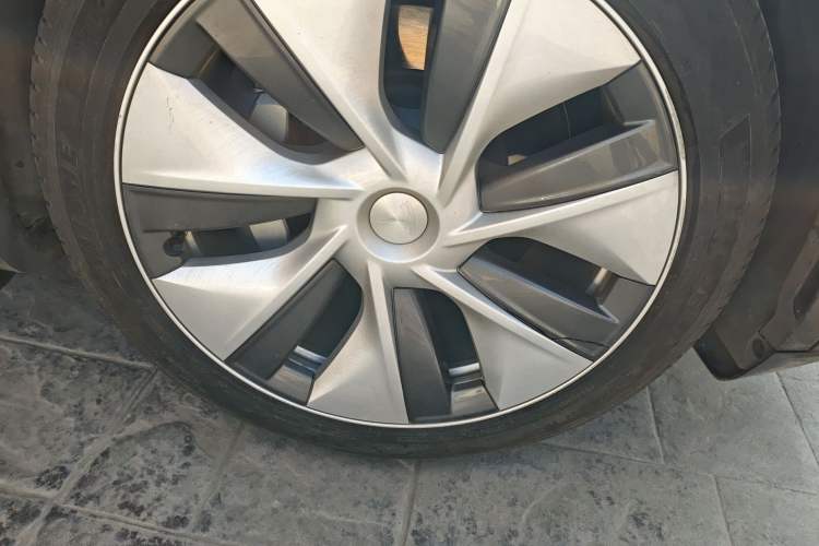 Used Tesla Model Y 2022 Long-Range All-Wheel-Drive Version