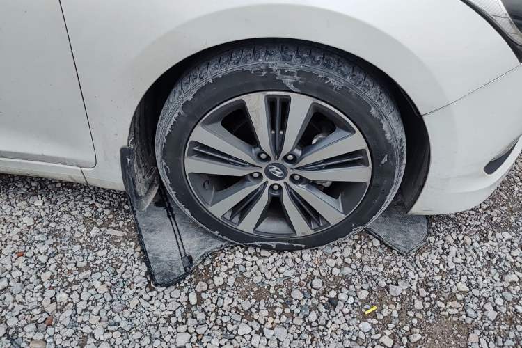 Used Hyundai Mistra 2016 1.8L Automatic Smart GLS Right Front Wheel Hub