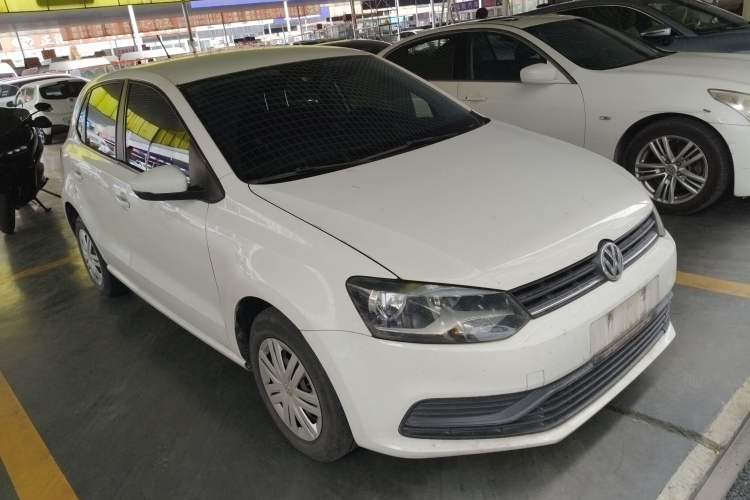 Used Volkswagen Polo 2016 1.4L Manual Fashion Model Front Right 45 Deg