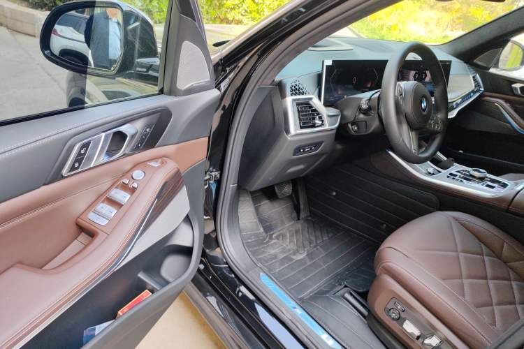 Used BMW X5 2025 Model, xDrive 40Li M Sport Night Package
