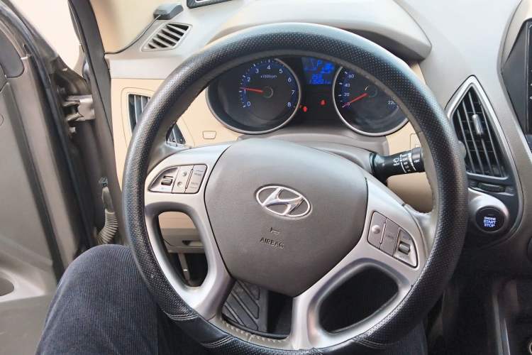 Used Hyundai ix35 2013 2.0L Automatic Two-Wheel Drive Smart GLS China IV Standard Steering Wheel