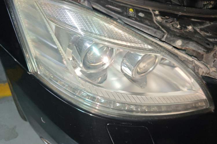 Used Mercedes-Benz S-Class 2011 S 350 L CGI Right Front Headlight