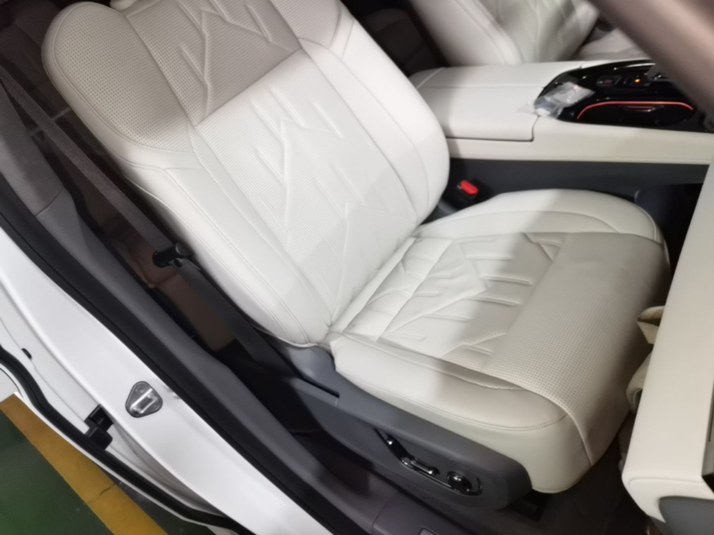 Zeekr 009 2024 7-Seater Aisle Version 108 kWh — снимка 19