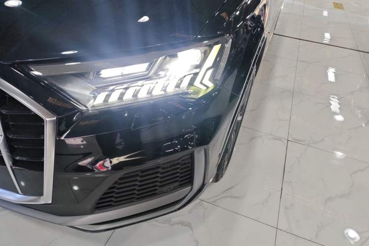 Used Audi Q7 2021 55 TFSI quattro S line Sport model