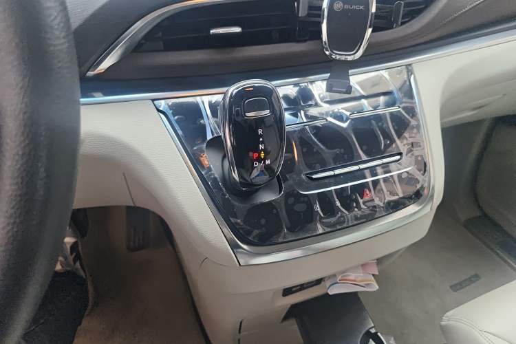 Used Buick GL8 2023 Land Executive Class Smart Enjoyment Model
