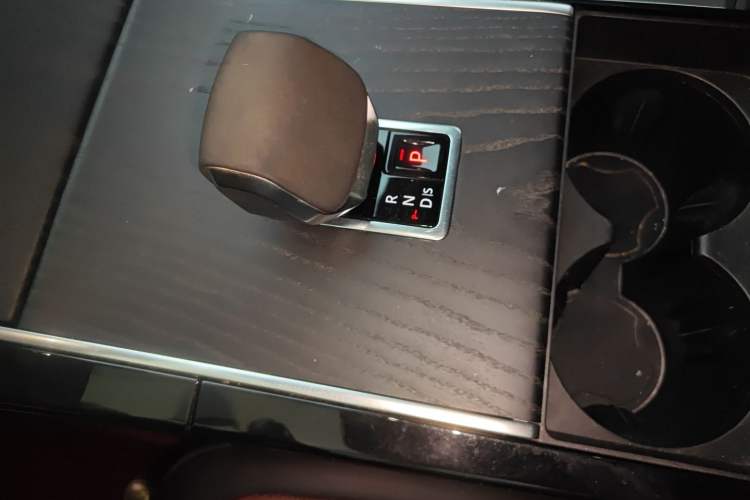 Used Land Rover Range Evoque 2024 Aurora L 249 PS Prestige Light-Chasing Edition Gear Lever