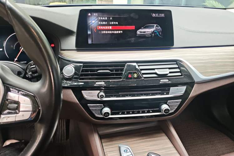 Used BMW 5 Series New Energy 2019 Updated Version 530Le Luxury Package Audio And AC Panel