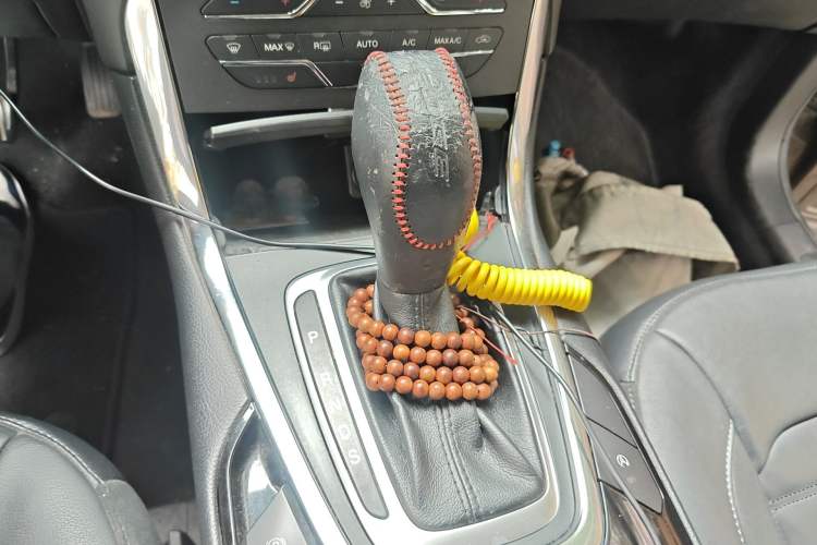 Used Ford Edge 2018 EcoBoost 245 Two-Wheel-Drive Titanium 7-Seater China V Standard Gear Lever