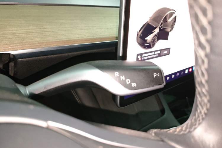 Used Tesla Model Y 2022 Long-Range All-Wheel-Drive Version
