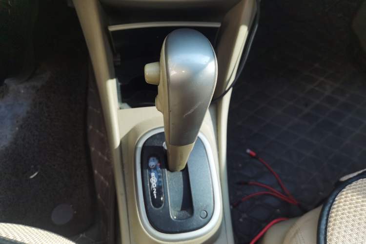 Used Nissan Sylphy 2012 Classic 1.6XE Automatic Comfort Edition Gear Lever