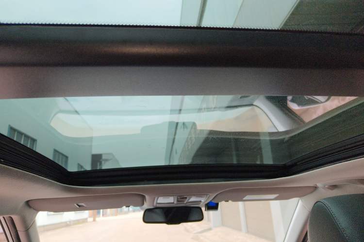 Used Hyundai ix25 2015 1.6L Automatic Two-Wheel-Drive Deluxe DLX Model Headliner