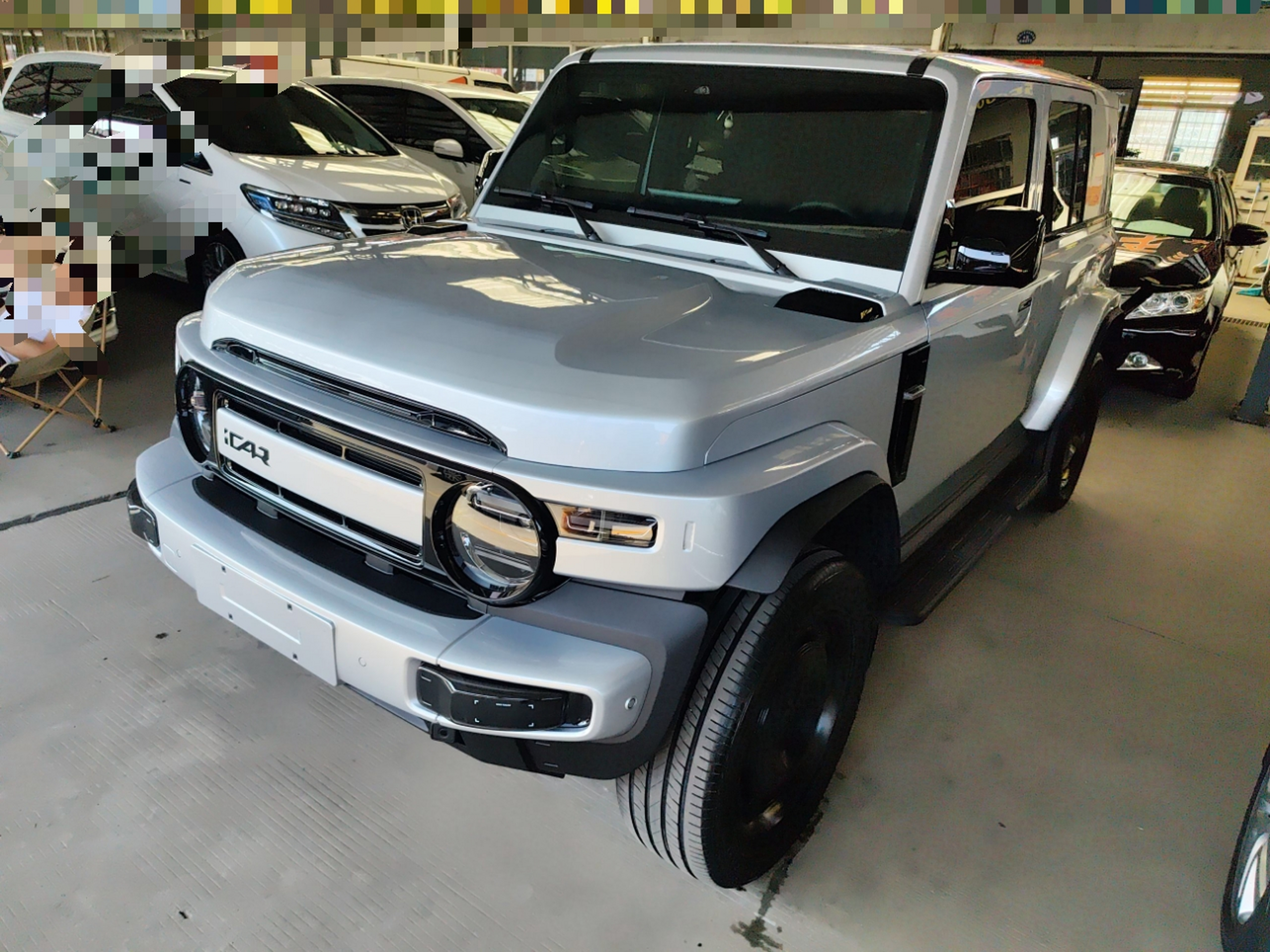 Под передней частью автомобиля