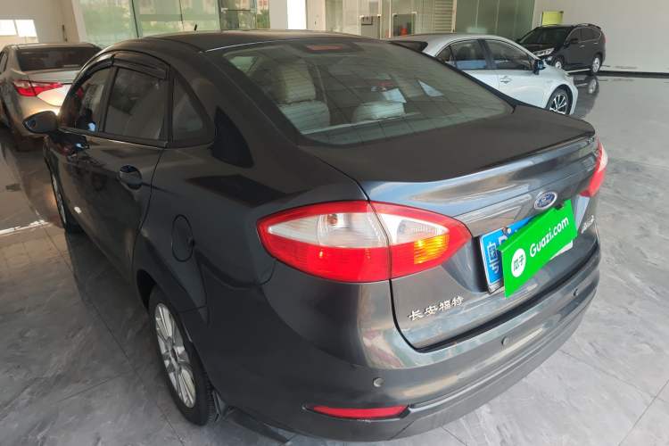 Used Ford Fiesta 2013 Sedan 1.5L Automatic Fashion Edition
