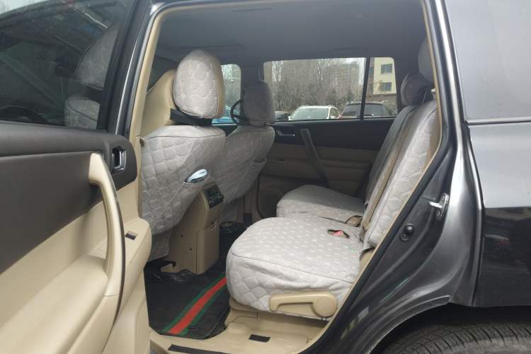 Used Toyota Highlander 2011 2.7L Two-Wheel Drive 7-Seater Luxury Edition Left Rear Seat