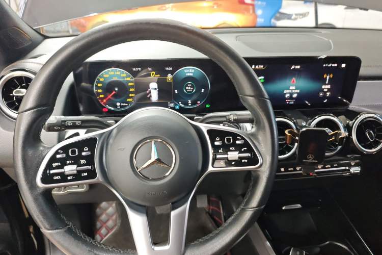 Used Mercedes-Benz GLB 2023 GLB 200 Dynamic Edition Gear Lever