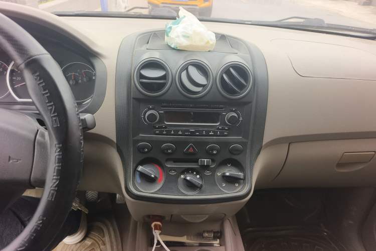 Used Wuling Hongguang 2014 1.2L Standard Model China IV Audio And AC Panel