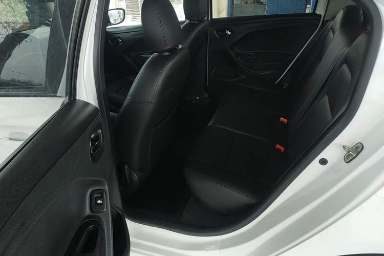 Used Citroen Elysee 2015 Zhishang Edition 1.6L Manual Fashion Model
