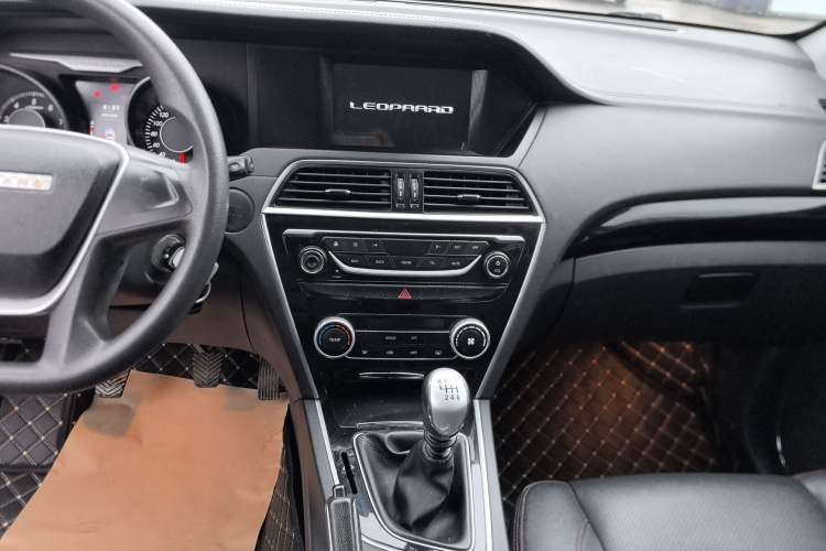 Used Leopaard CS10 2015 2.0T Manual Fashion Edition Audio And AC Panel