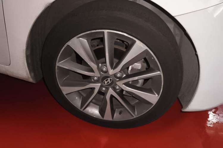 Used Hyundai Elantra (5th Generation / Langdong) 2015 1.6L Automatic Leading Model Right Front Wheel Hub