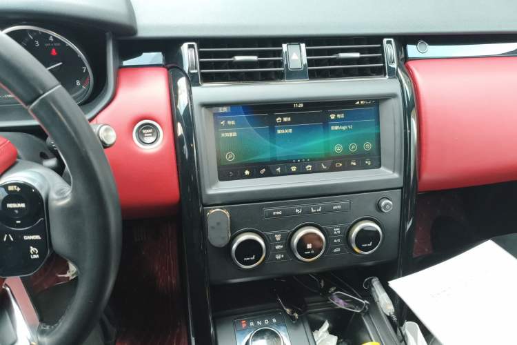 Used Land Rover Discovery 2018 2.0T SE Audio And AC Panel